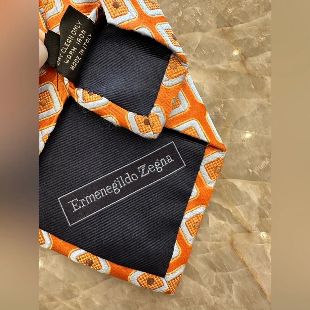 Ermenegildo Zegna Elegant 100% Silk Orange White Silver Patterned Formal Tie - Picture 2 of 5